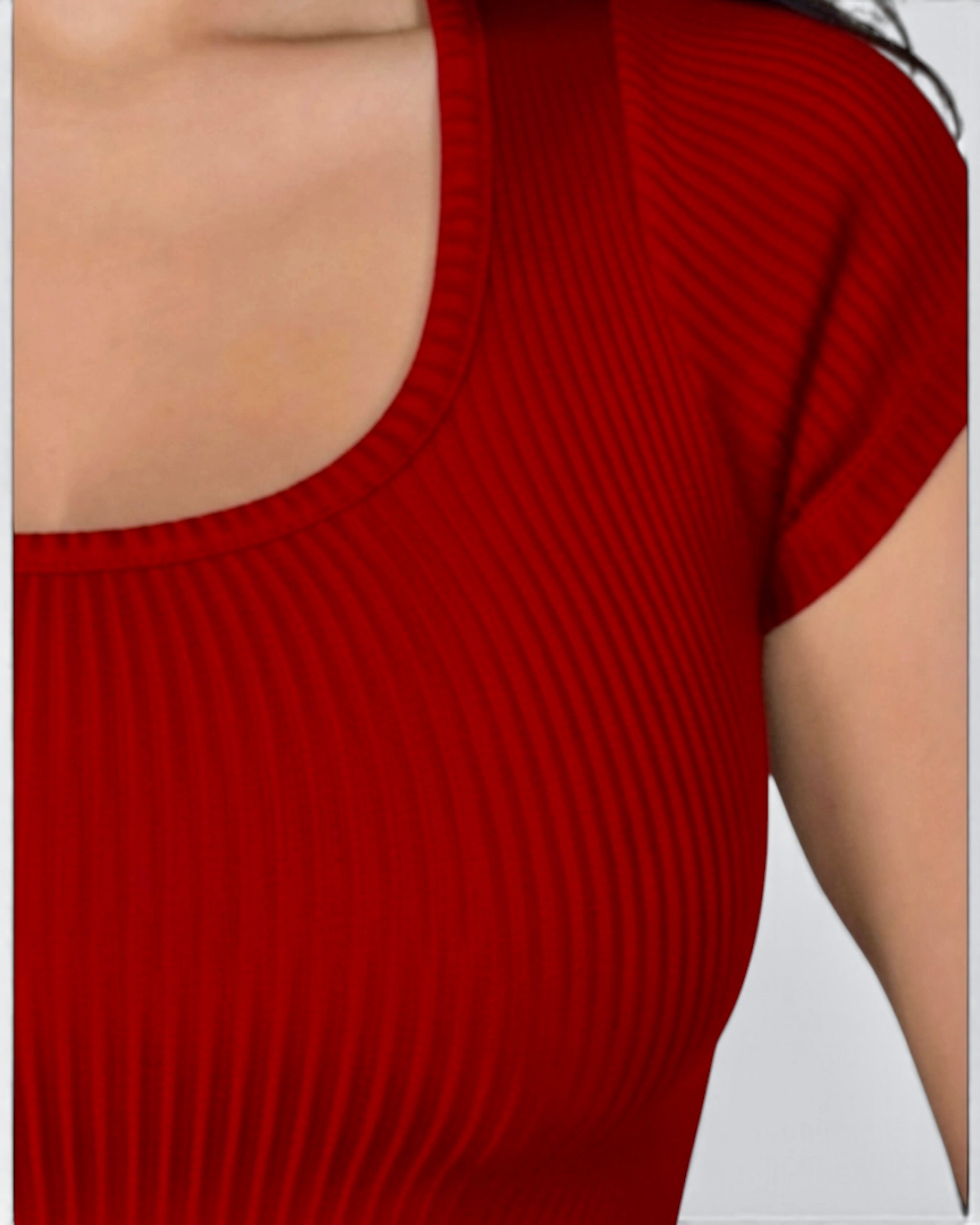 contour-crop-short-sleeve-signature-detail
